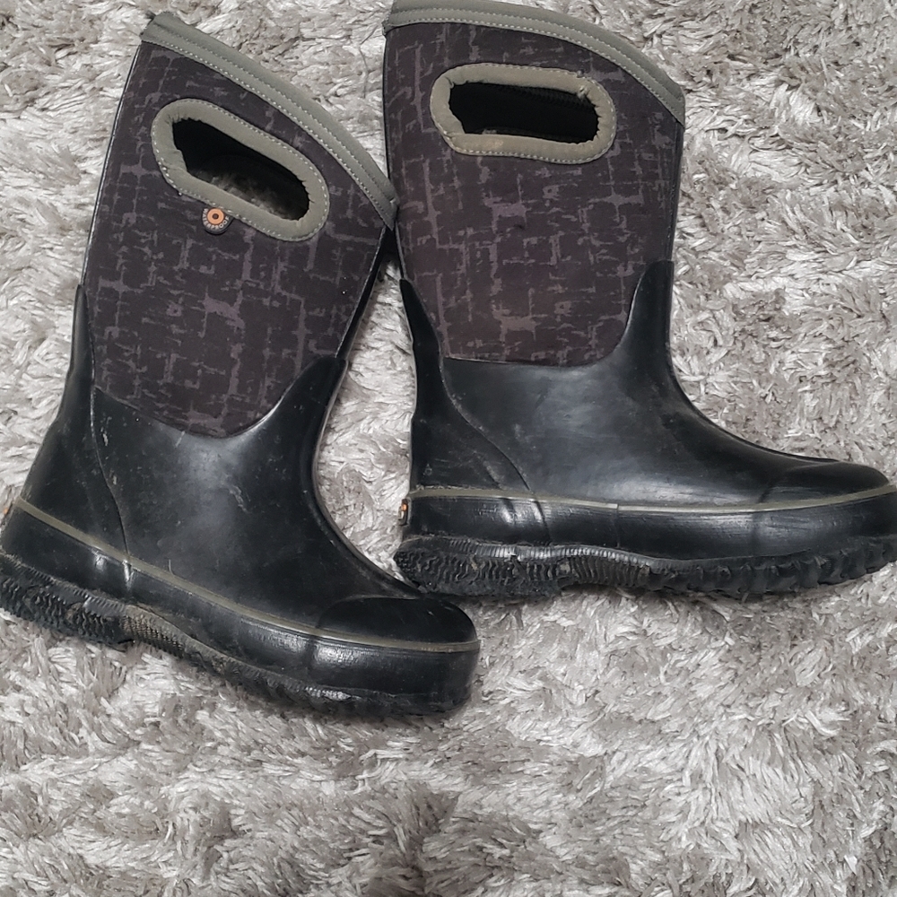 Bogs rainboots boy or girl